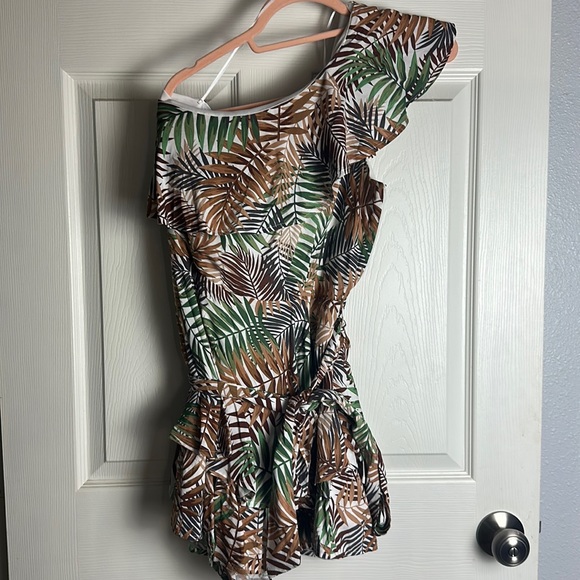 Francesca’s tropical romper - Picture 2 of 3